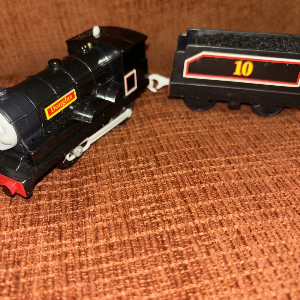 Douglas And Tender - Tomy Trackmaster - Probado y funcionando - Thomas And Friends Foto 2 de 4
