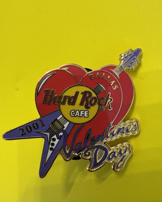 Hard Rock Cafe pin Dallas Valentine's day hearts 2001 series