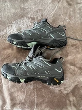 Merrell Women's Moab 2 Gtx Hiking Shoe Size 7.5 Gently Used Excellent condition 