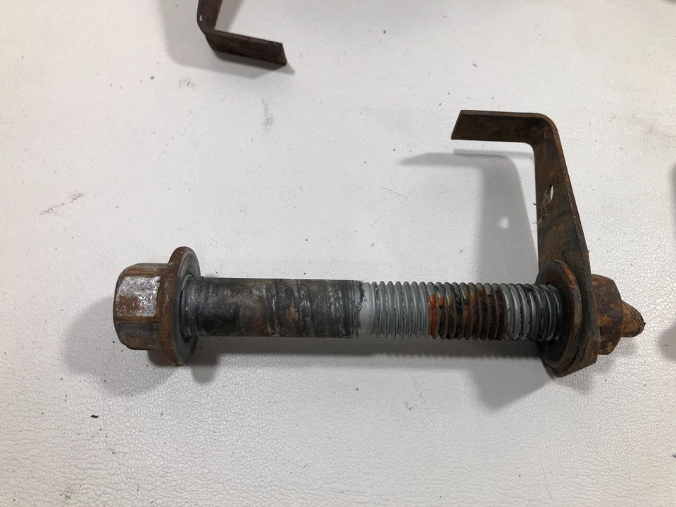 Muelle de hoja trasero 1 grillete 3 pernos 1999-2007 Ford F250 F350 Super Duty Foto 3 de 4