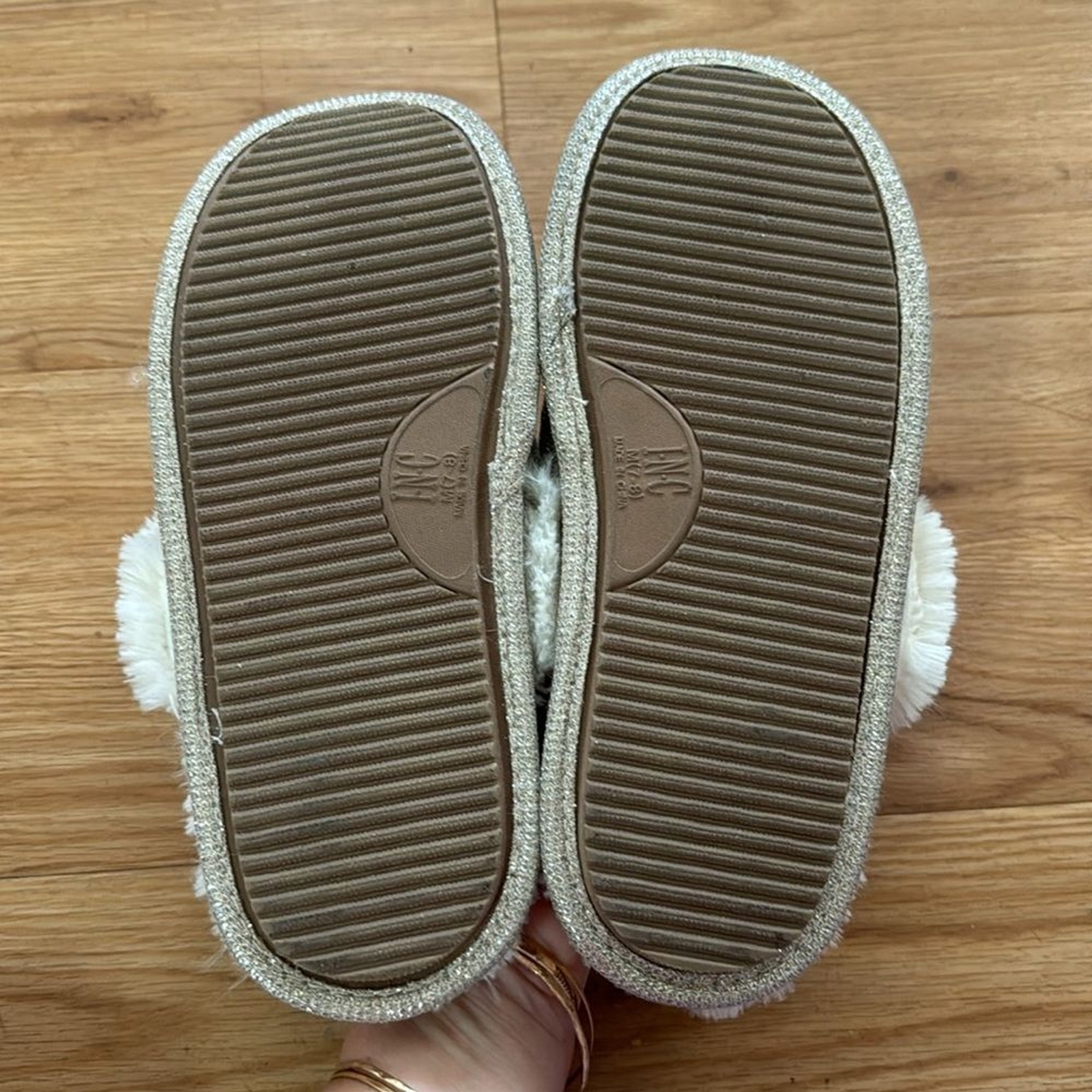 PANTOFOLA D’ORO INC International Concepts Pantofole Pelliccia Media 7 8 Oro Crema Slip On Casa Nuove