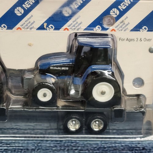 Ertl New holland semi &2 8870 tractors on trailer 1/64 diecast blue/white sealed - Picture 4 of 8