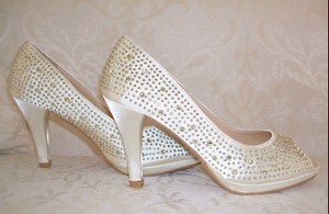 ivory court shoes mid heel