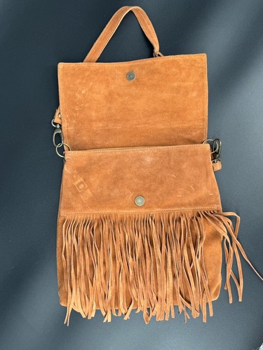 J Peterman Brown Suede Crossbody Bag w/ Fringe Detail Boho Hobo Mailbag Italy - Picture 7 of 9