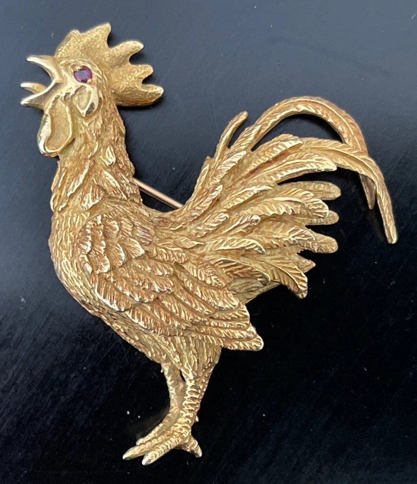 Broche prendedor grande ojo rubí pollo gallo oro amarillo macizo 18K 20,20 gramos