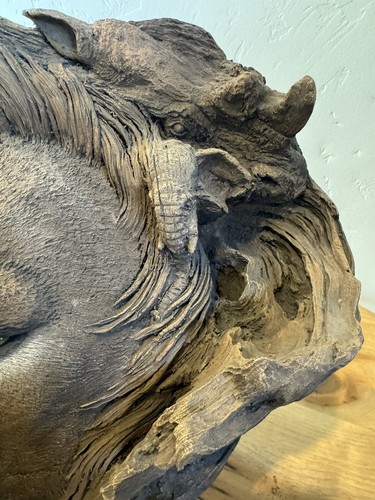 Escultura de León Rick Cain "Ojos Serengetti" LE # 938/1500 (14" X 11" X 10") - Imagen 12 de 16
