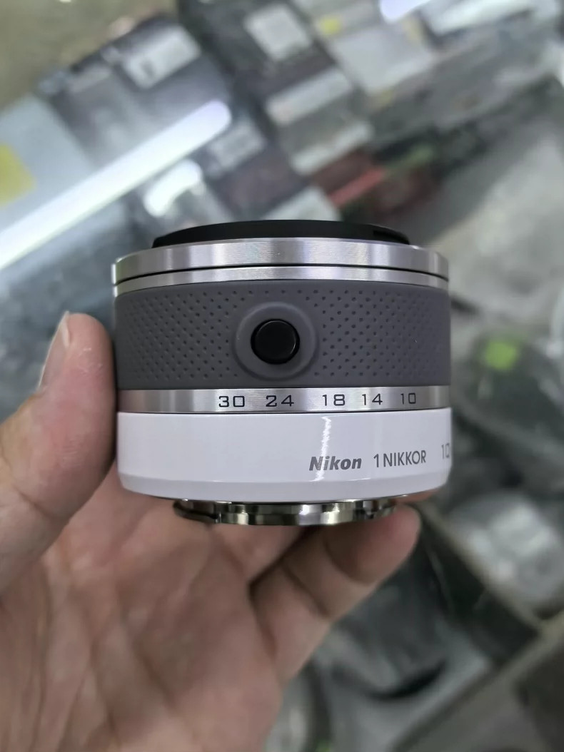 Nikon 1 Nikkor VR 10-30mm f/3.5-5.6 lens for J1 J2 J3 J4 J5 V1 V2