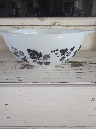 Vtg Pyrex "Gooseberry" 2.5 Qt Mixing Bowl