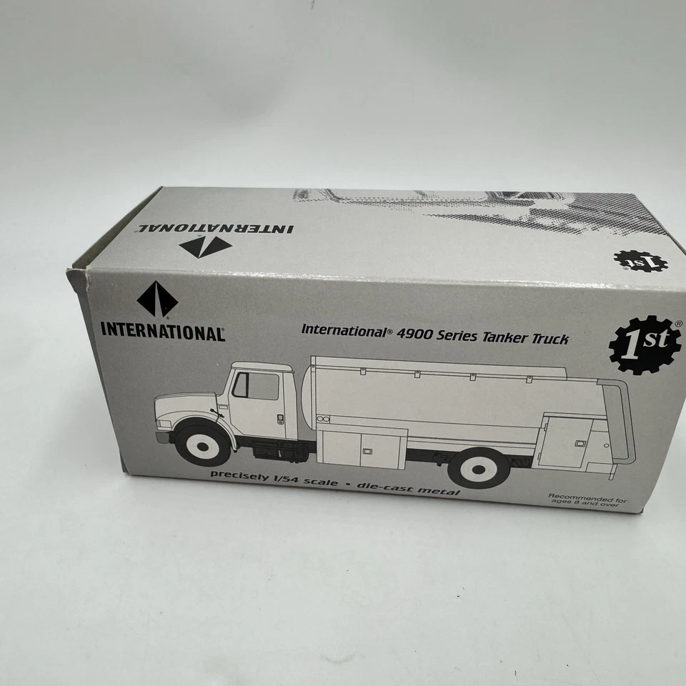 Texaco INTERNATIONAL 4900 Series Tanker Truck 1:54 First Gear NOS new in box - Image 3 of 4