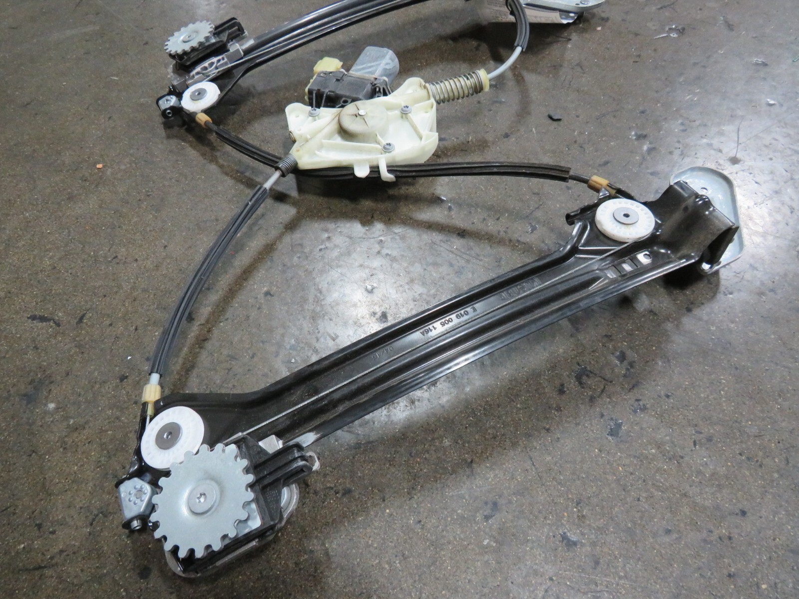 2016 Maserati Quattroporte, RH, Right Rear Window Regulator, Used, P/N 670009817