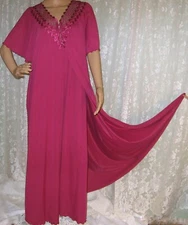 SET----NEW VTG LARGE SHADOWLINE CHERRY PLUM EMBROIDERED LACE 2 PC NIGHTGOWN ROBE