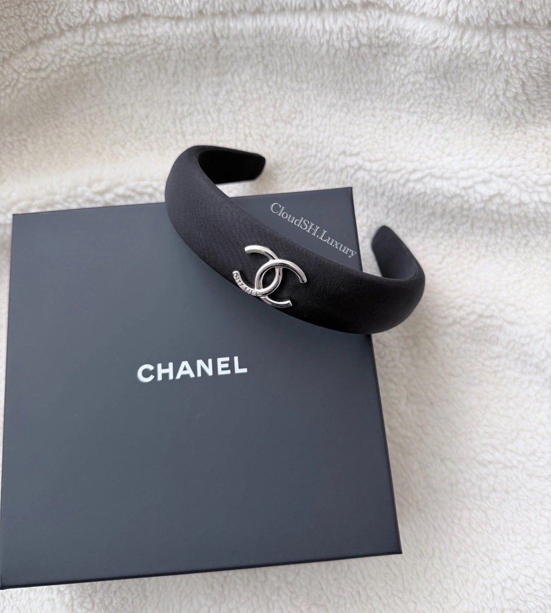 Auth Chanel 25P CC Logo Black Silk Headband - Kept Unused Chanel Silk Soft CC Headband M Black 1710792 – FASHIONPHILE main image 4