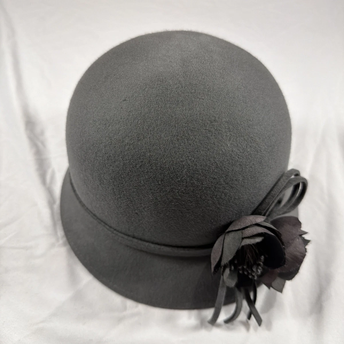 Vintage Lady\'s Danier Dark Grey Wool Felt Cloche‎ Hat w/Light Grey Ribbon & Trim Cloche Gray Vintage Hats for Women for sale | eBay main image 2