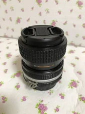 NIKON ZOOM-NIKKOR 35-70mm f3.3-4.5 AI-S Macro