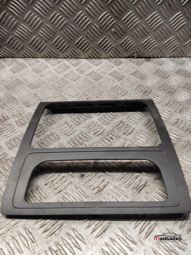 VW CADDY III Variant 2KB, 2KJ, 2CB, 2CJ Musik-Player Verkleidung 33082755