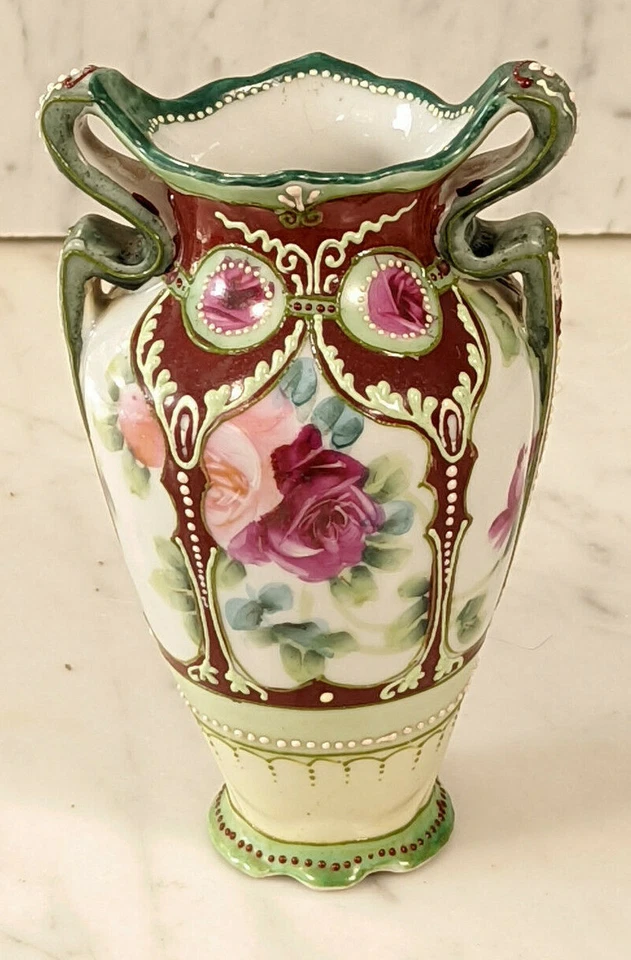 Jarrón Art Nouveau dimensional de porcelana pintada a mano - hermosas rosas - 6-1/4" Foto 3 de 4