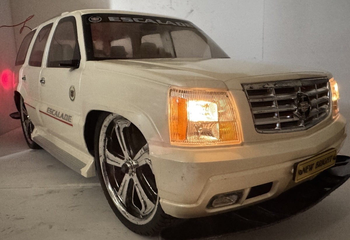 【未使用品】Cadillac Escalade R/C 1/6スケール 65cm New Bright RC 1/6 Scale Cadillac Escalade black Radio