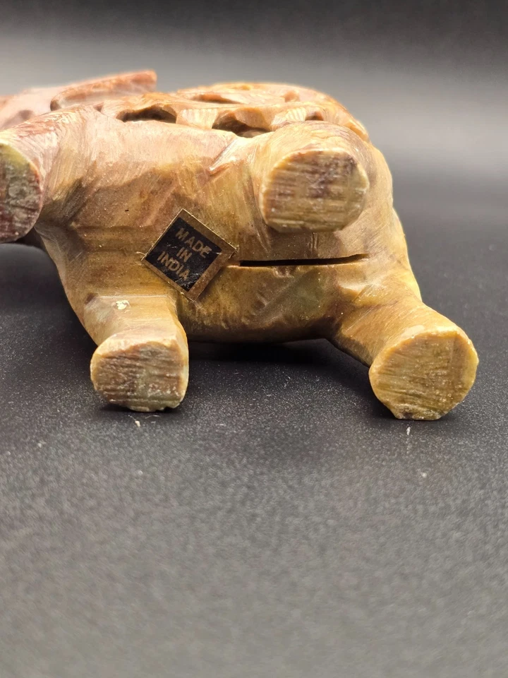 Jabonera vintage tallada a mano bebé elefante en elefante, ¡excelente estado! Foto 3 de 4