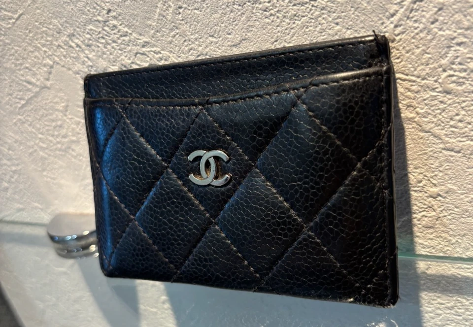 CHANEL Tarjetero Matelasse Negro Plata Logo Cuero Vintage Auténtico Foto 4 de 4