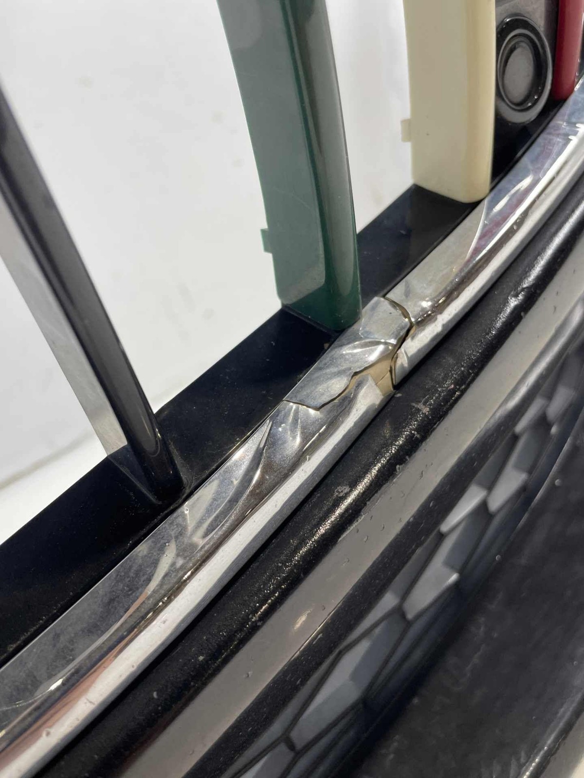 2014-2017 Maserati Quattroporte Front Bumper Assembly Scratches Cracks