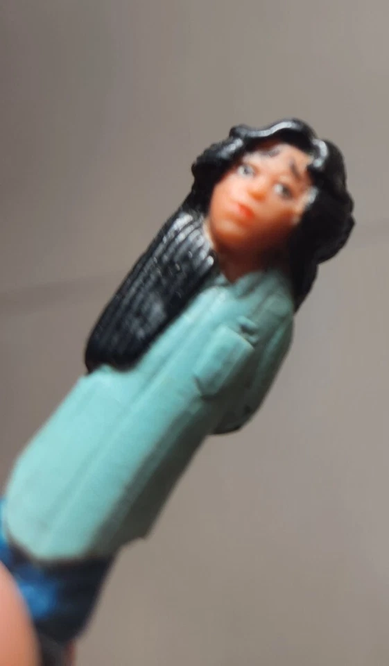 Figura Homies Serie 2 “Shy Girl” Escala 1:32 Foto 4 de 4