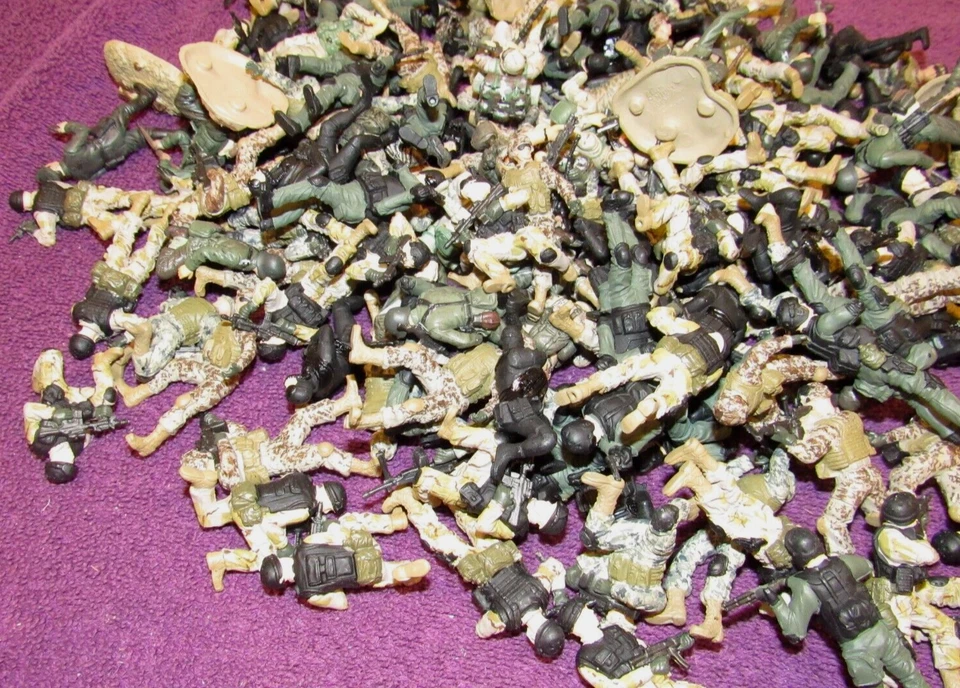 Lot of 10 Random Forces of Valor 1:32 Scale Soldier Figures - Unimax Toys - Image 4 of 4