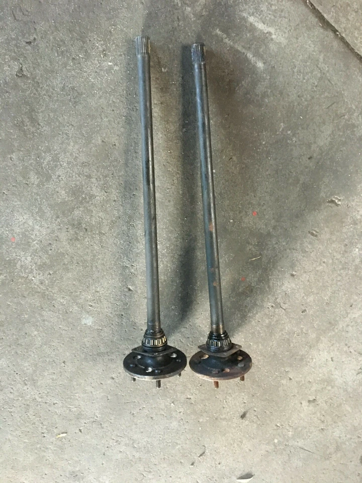 FORD F100 9 PULGADAS USADO DOS PARES DE EJES 31 ESTRÍAS Y EN BUEN ESTADO 32 INS Foto 2 de 4