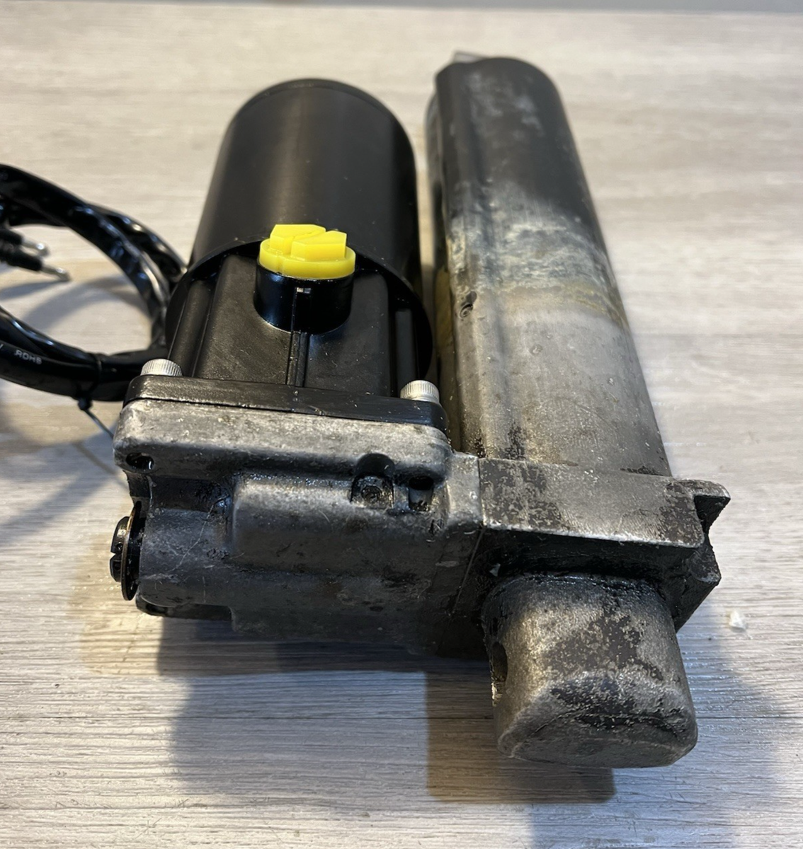  3.4シリーズ トリム Mercury Mariner 50-60 HP OUTBOARD 2 Wire Power Trim Pump Assembly