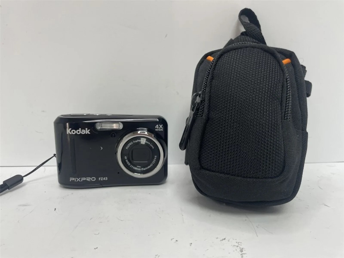 Kodak PixPro FZ43 Digital Camera 16.0MP + Case Takes AA batteries