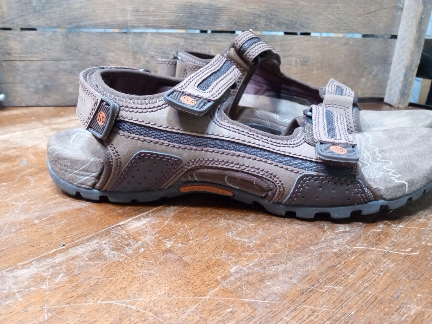 Sandali Merrell Dark Earth da uomo 1 cinturino alla caviglia marrone sportivo