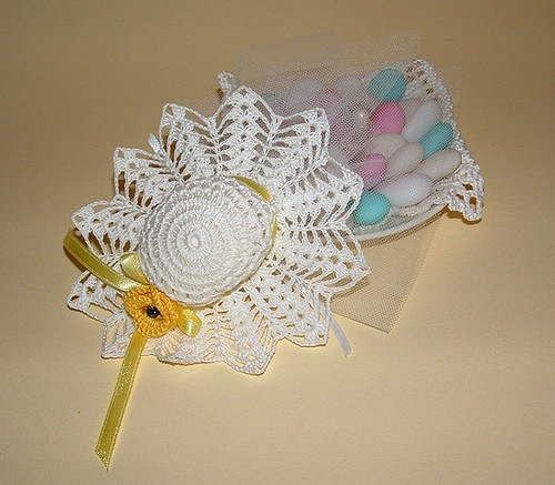 BOMBONIERA CAPPELLINO UNCINETTO CON ROSELLINA PER OGNI CERIMONIA | eBay