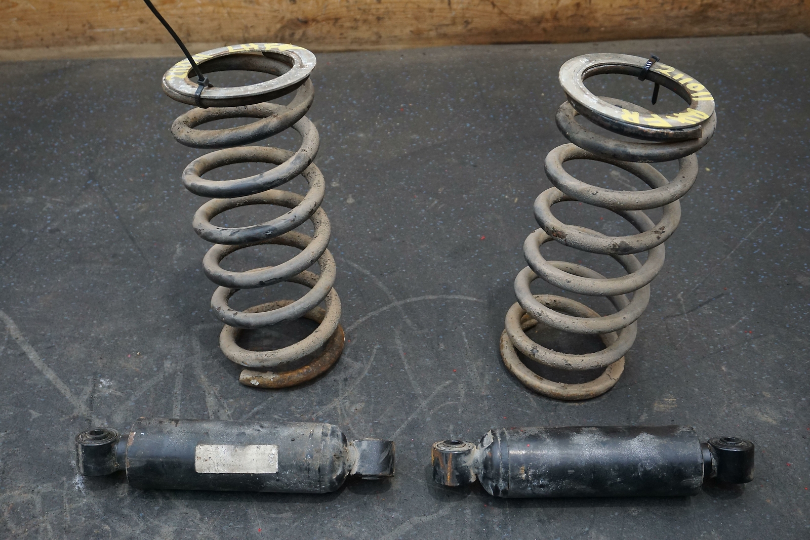 Set Front Left Right Driver Passenger Spring & Strut OEM Maserati Merak 1975