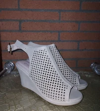 Top Moda Beige Wedge Platform Sandals Heels Shoes Size 7