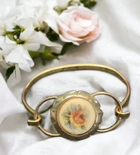 Vintage Bracelet Gold Tone, Front Closure Signed Finecraft Rose Cameo Style