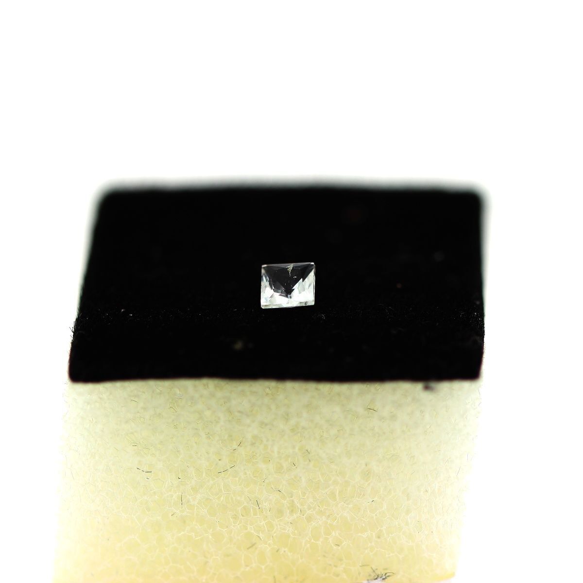 Scapolite de prestige VVS 0.10 carat gemme rare d'Afghanistan pour haute joaillerie