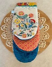 Pioneer Woman Mazie Mini Oven Mitts Two-Piece Set NEW