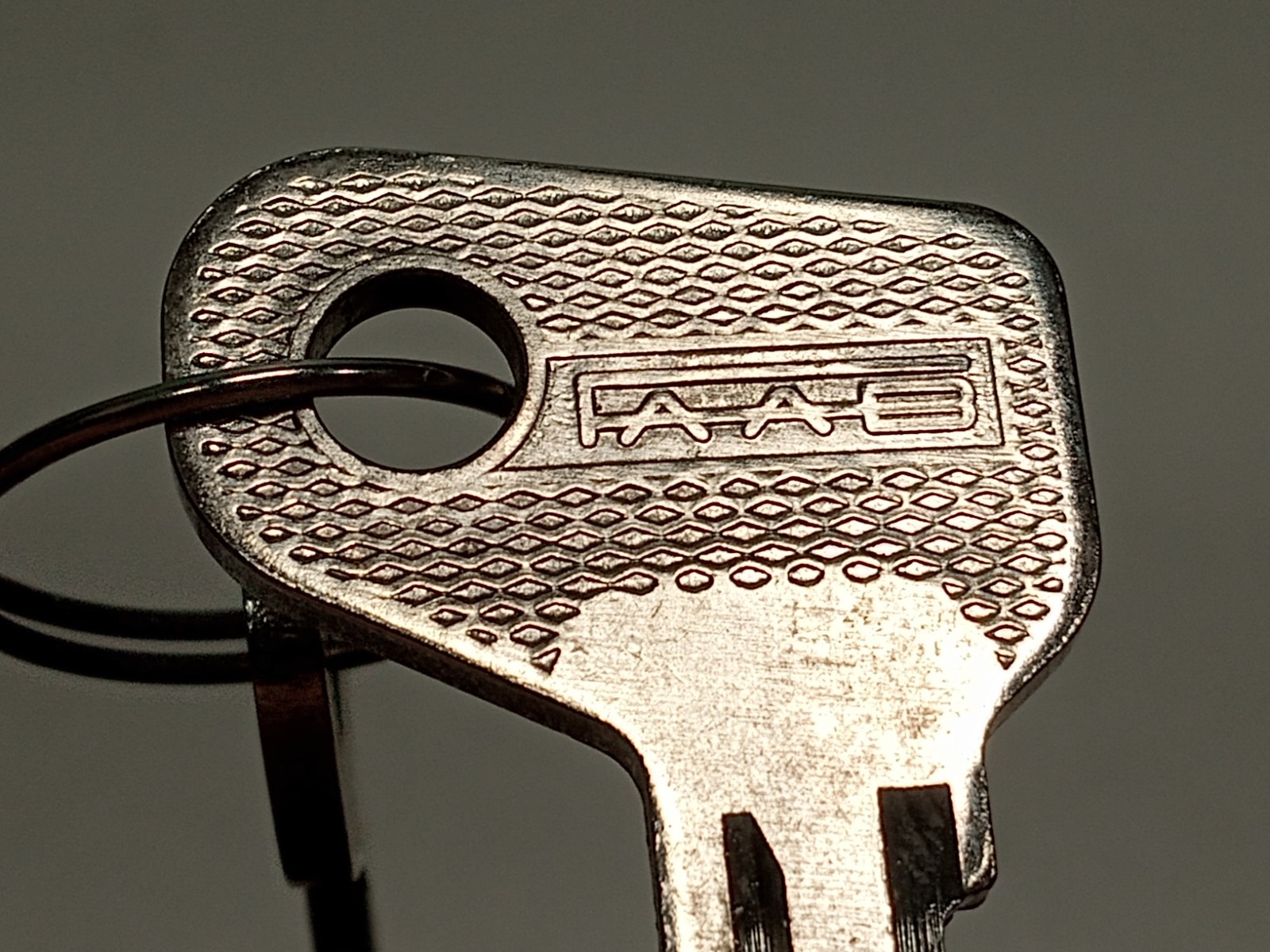 Ferrari 365 GTB/4 Daytona Fuel Gas Locking Filler Cap_Faab_Matched Pair of Keys