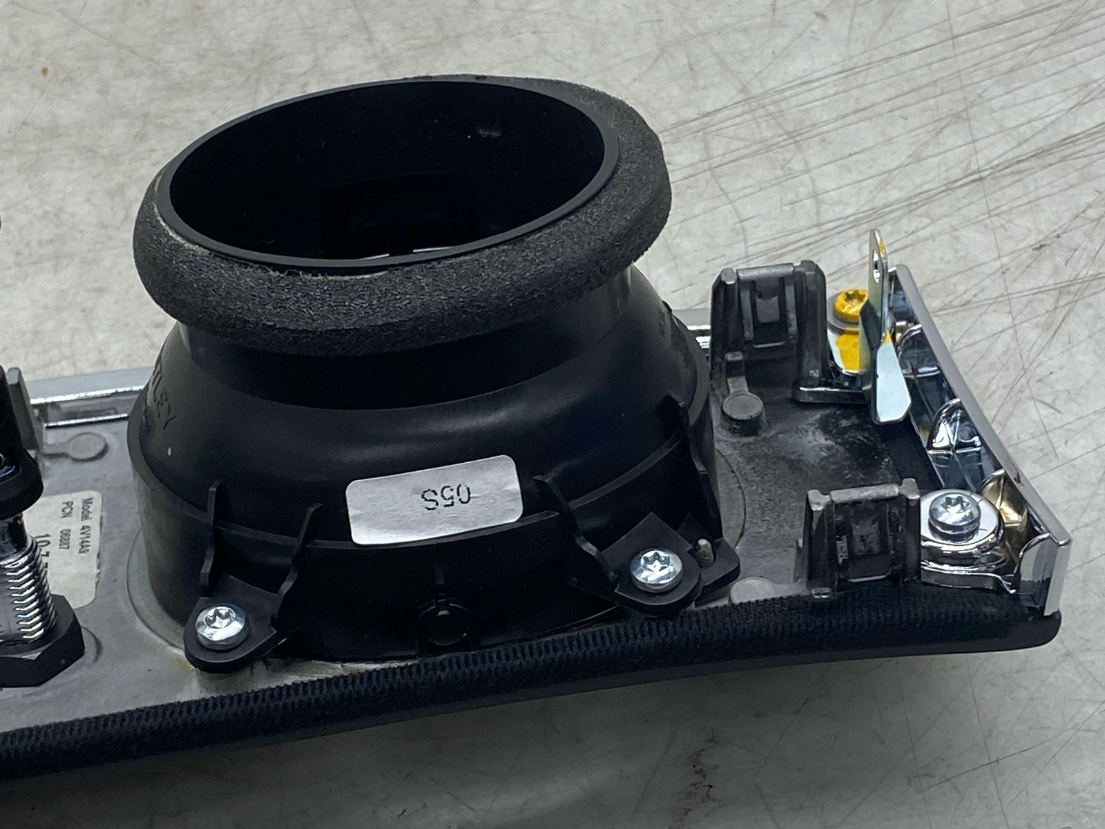 2015-2020 BENTLEY BENTAYGA OEM RIGHT DASH TRIM PANEL W/ VENT ACTUATOR 36B857060