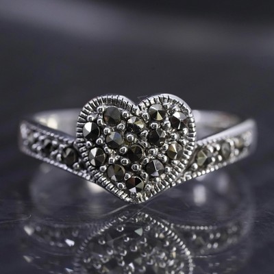 Size 7.5, vintage sterling silver 925 band ring with heart marcasite around