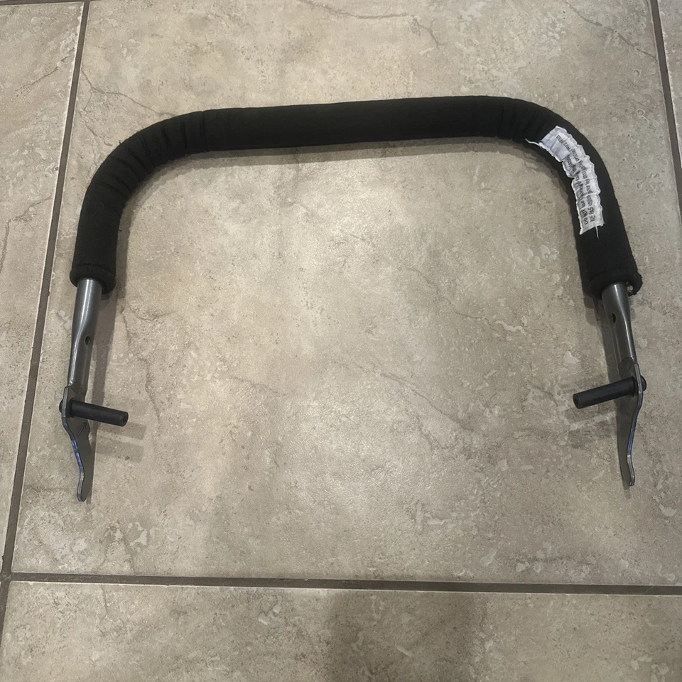 BRITAX Anti-Rebound Padded Steel Bar Clicktight Convertible Car Seat - Image 2 of 2