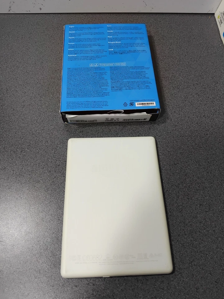 Amazon Kindle - 8th Generation - SY69BL - No Ads - White With Box - Image 2 of 4