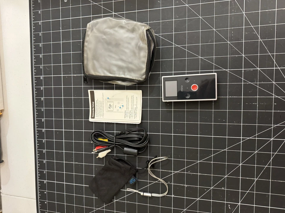 Flip Video MINIHD mini camcorder for parts or repair - Image 3 of 4