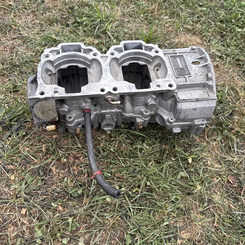 Оригинальный картер двигателя двигателя Ski Doo MXZ 793 800 куб. см 2000-2003 годов выпуска 420089886 версия FS GC - Изображение 2 из 4