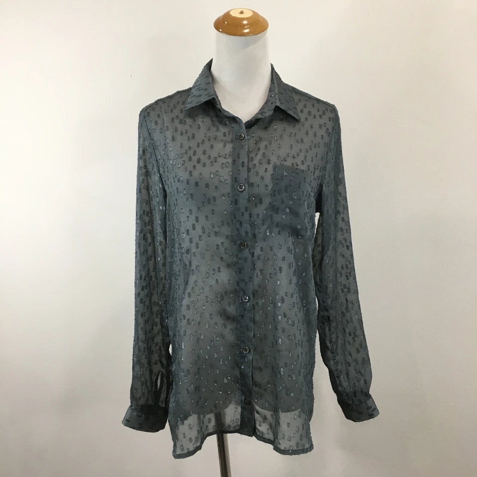Camisa STEVEN ALAN para mujer talla pequeña gris verde texturizada con botones transparentes Foto 4 de 4