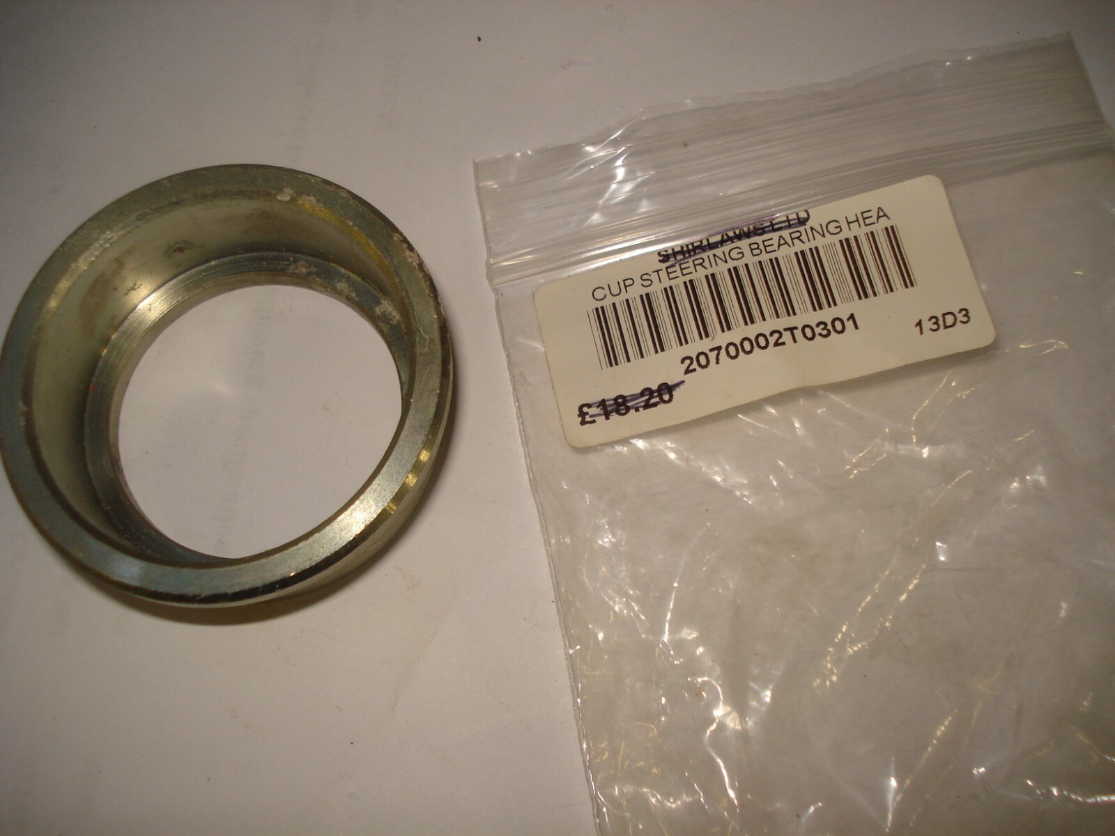 TRIUMPH Early 90's 3 & 4 Cylinder Steering Bearing Cup 2070002T0301 N.O