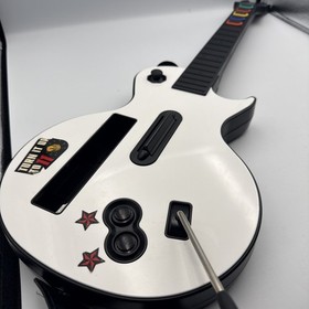 Nintendo Wii Console Guitar Hero Bundle &ndash; Les Paul Guitar + Game -