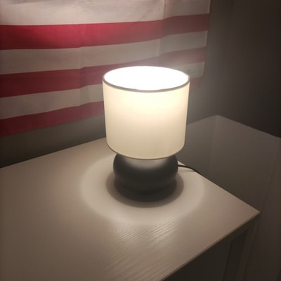 Ikea Nachttisch Lampe schwarz weiss mit Keramikfuss