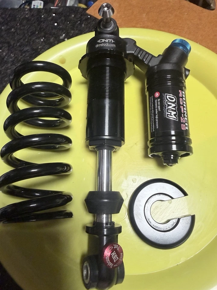 Amortiguador de bobina trasero para bicicleta de montaña DNM RCP-2S 200 mm. *****COMPRUEBA ESTE **** Foto 4 de 4