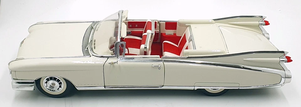 Maisto 1/12 Scale 33202 - 1959 Cadillac Eldorado Biarritz - White - Image 3 of 4