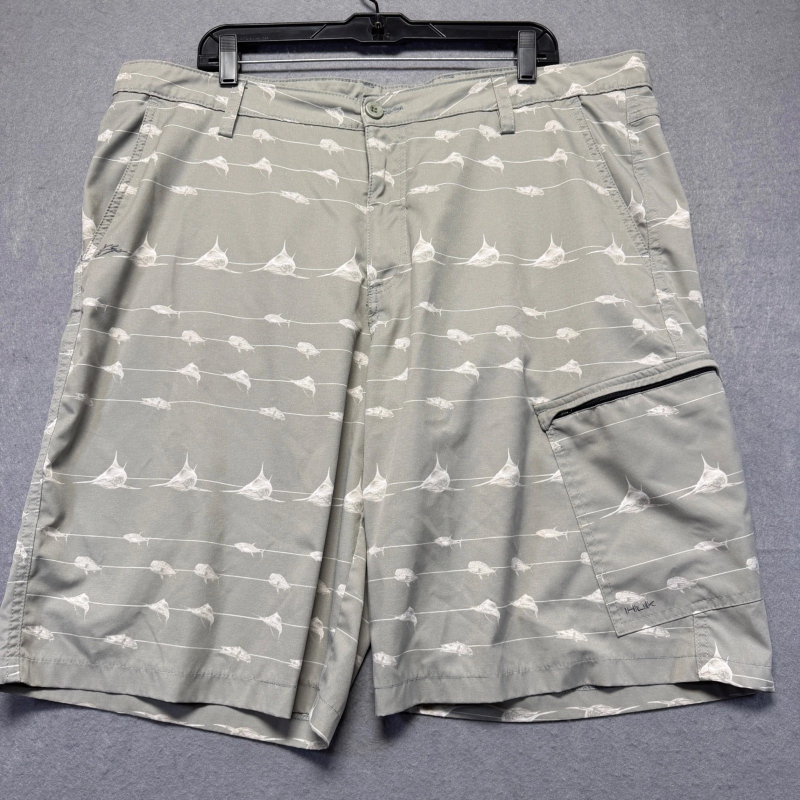 Huk Mens Performance Fishing Shorts Size 40 Sage Green Fish Print Cargo Board